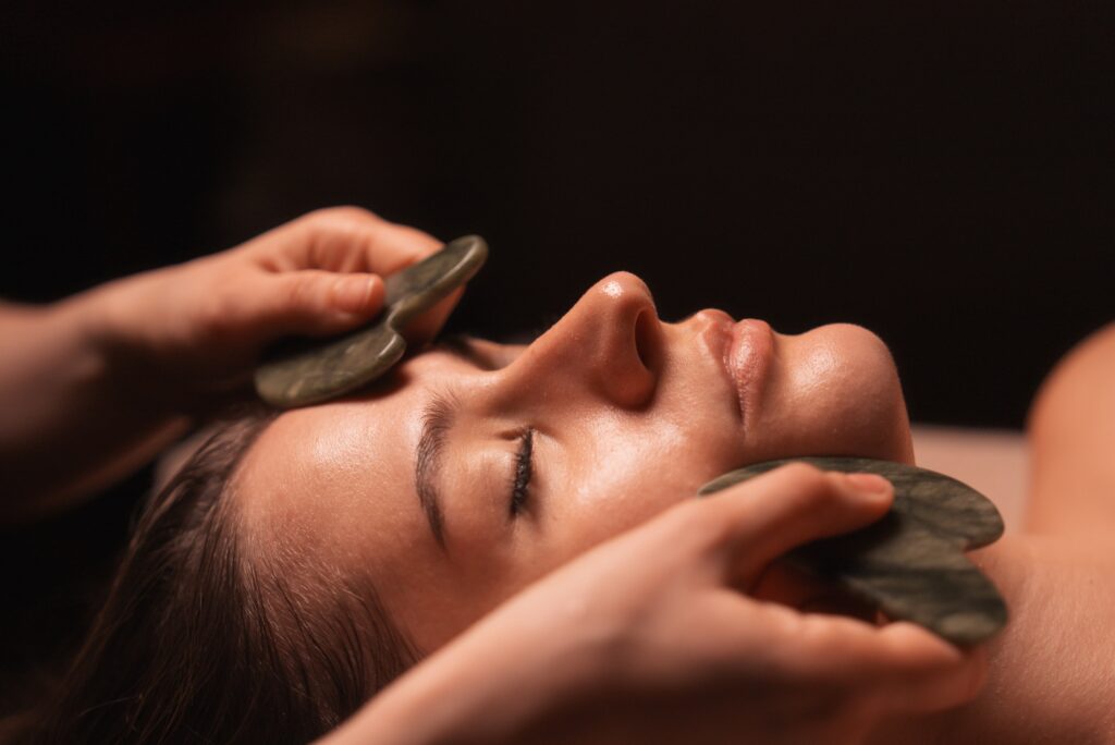 Masaż antycellulitowy – na czym polega